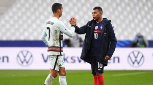 Kylian Mbappé non ha sconfitto l'idolo CRISTIANO RONALDO nell'Équipe de France de Football